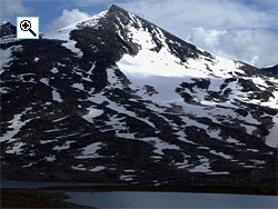 Skarddalstind from the north shore of Langvatnet lake