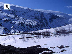The north side of Hesthi rising above taken 2 km above heimste Lundadalsstri in Lundadalen