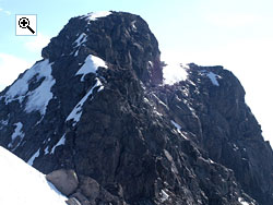 Sentraltind seen from the saddle with Vetle Skagastlstind