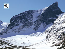 Looking south up Ringsdalen to Store Ringstind in the spring