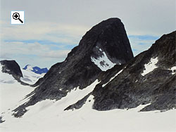 Østre Stølsnostind, on the right, is somewhat overshadowed by its larger westerly neighbour Stølsnostind