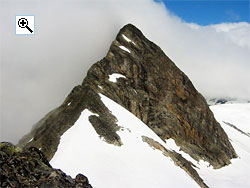 The daunting view from the peak of Søre Uranostind