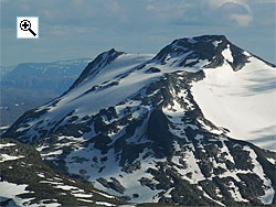 The upper section of the north ridge of Mjølkedalspiggen