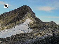 A foreshortened view of west ridge of Mjølkedalspiggen