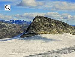 The profile of Langeskavlstind as seen from Uranostind
