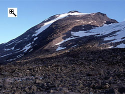 The north flank of Skarddalseggi from the south shore of the Langvatnet lake