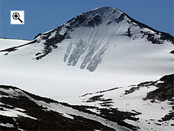 Midtre Høgvagltind seen from near Leirvassbu lodge in the early summer