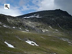 Looking east towards Vestre Torfinnstind from Langedalen