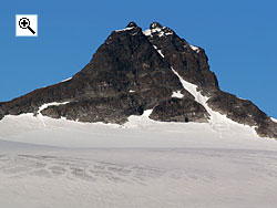 Saksi seen from the west across the Leirbrean glacier