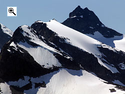 Geite (forward left) the east ridge of Saksi (middle left) and Saksi (centre).