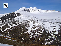 Galdhpiggen from Skauth in the east