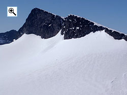 Vetlepiggen is a steep sided sloping plateau with the north east arte allowing the only easy means of ascent