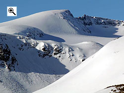 To the south of Sre Veotind are the peaks of Sraustre (left) and Srvestre (right) Styggehbreatind