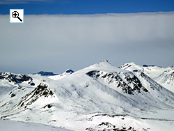 The east ridge of Ryggjehi is a pleasant plateau which leads up the sharpened peak