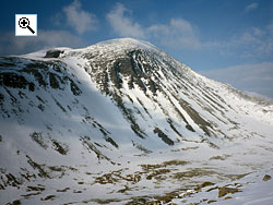 Rondslottet in the distant right with Vinjeronden in the centre