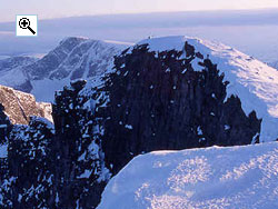 Snhetta Midttop and Hettpiggen as seen from the summit