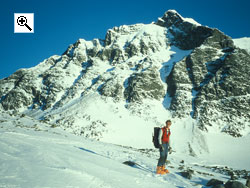 Gaskkasbákti seen from the Kebnepakte glacier to the south